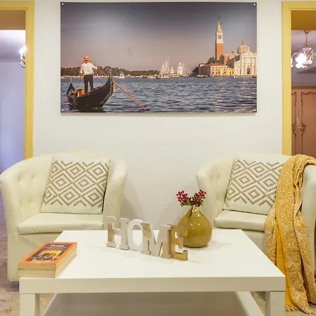 Historical In Center Apartment