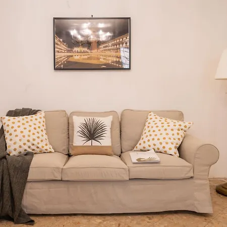 Apartment Historical In Center