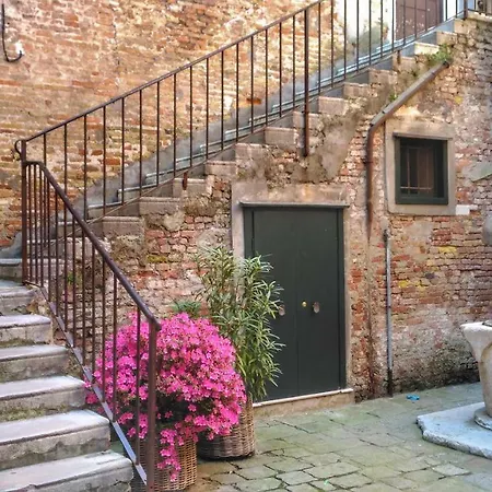 Historical In Center Apartment *