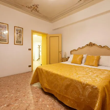 Apartment Historical In Center